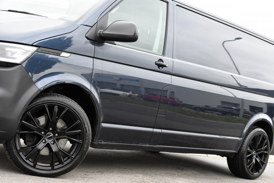 Volkswagen Transporter 2.0 TDI L2H1 PB Edition Cruise, Carplay, LED, 204pk, Automaat, Sensoren, Trekhaak, Multimedia, Stoelverwarming, Uniek!