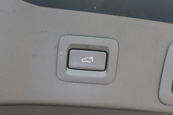Mazda CX-5 2.0 SkyActiv-G 165 Luxury / Trekhaak / 360Camera / Head-up / Leder / Keyless / 19'' / Navigatie / Bose / Dodehoek / Stuur+Stoelverwarming / Adaptief Cruise Control