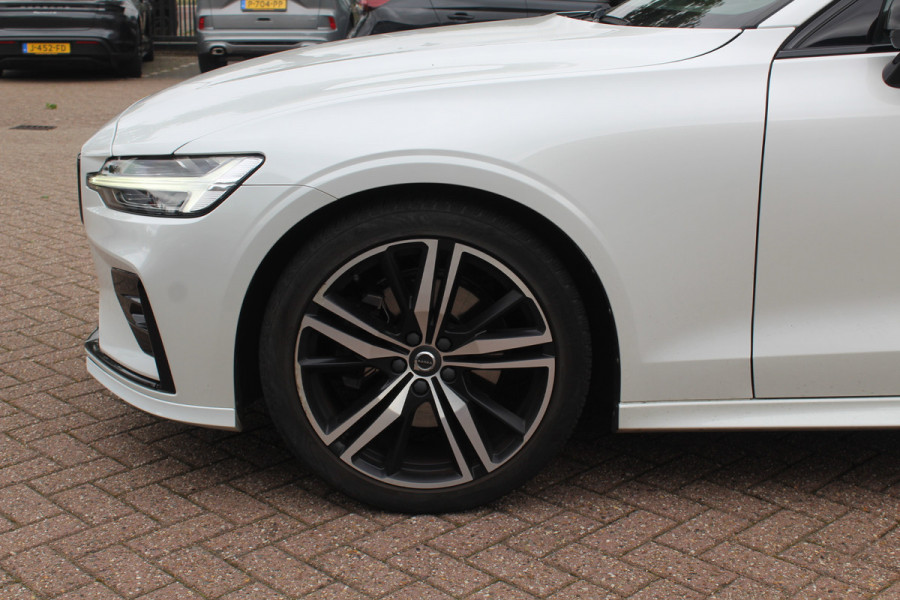 Volvo V60 2.0 B3 R-Design / Trekhaak / Camera / Leder / 19'' / Navigatie / Dodehoek / DAB / Stuur+Stoelverwarming / ACC