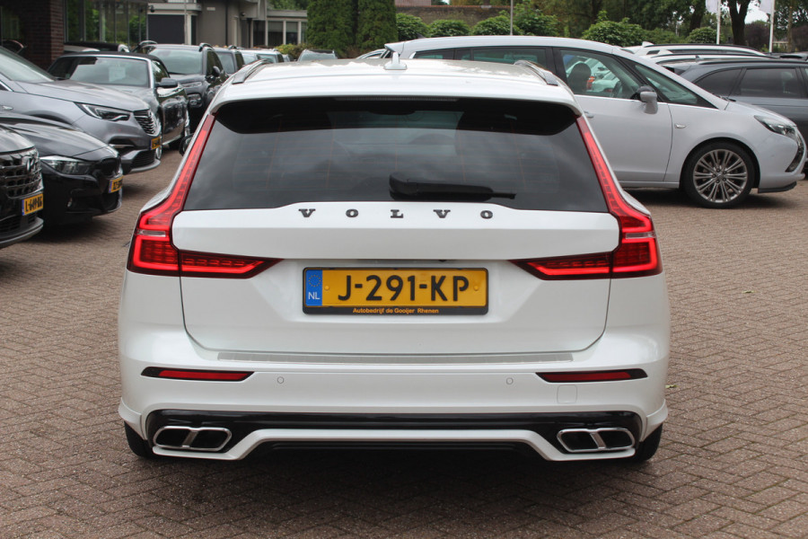 Volvo V60 2.0 B3 R-Design / Trekhaak / Camera / Leder / 19'' / Navigatie / Dodehoek / DAB / Stuur+Stoelverwarming / ACC