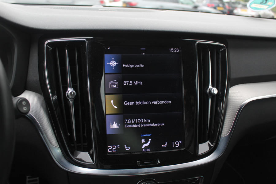 Volvo V60 2.0 B3 R-Design / Trekhaak / Camera / Leder / 19'' / Navigatie / Dodehoek / DAB / Stuur+Stoelverwarming / ACC