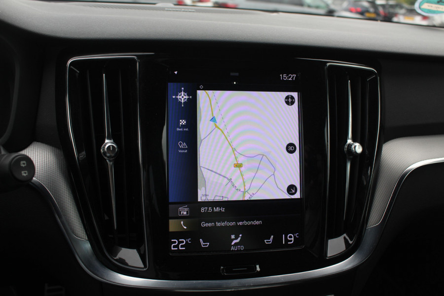 Volvo V60 2.0 B3 R-Design / Trekhaak / Camera / Leder / 19'' / Navigatie / Dodehoek / DAB / Stuur+Stoelverwarming / ACC