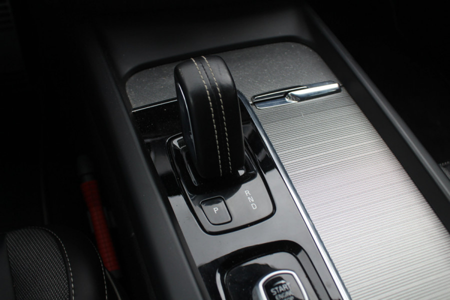 Volvo V60 2.0 B3 R-Design / Trekhaak / Camera / Leder / 19'' / Navigatie / Dodehoek / DAB / Stuur+Stoelverwarming / ACC