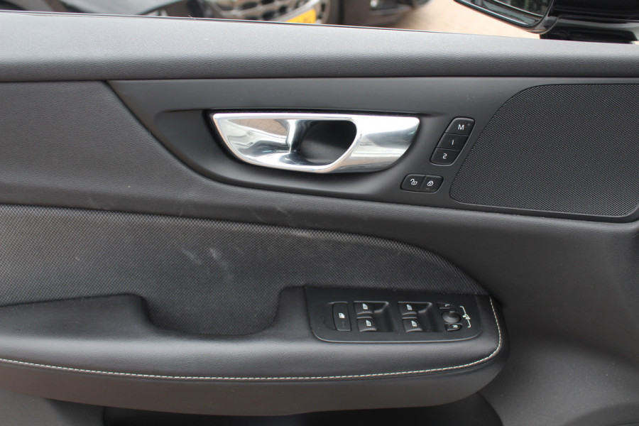 Volvo V60 2.0 B3 R-Design / Trekhaak / Camera / Leder / 19'' / Navigatie / Dodehoek / DAB / Stuur+Stoelverwarming / ACC