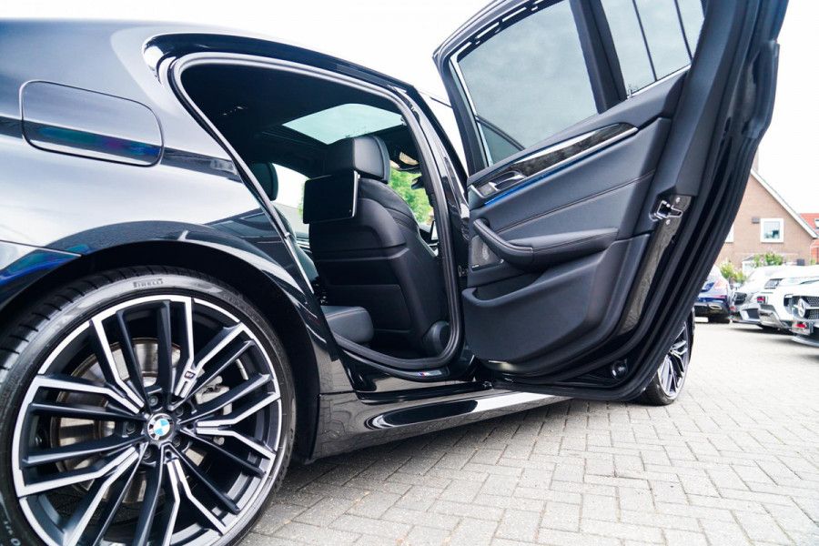 BMW 5 Serie 545e xDrive Business Edition Plus | Massage | Bowers & Wilkins | Schuifdak | LASER LED | BMW Driving Assisted | HuD |