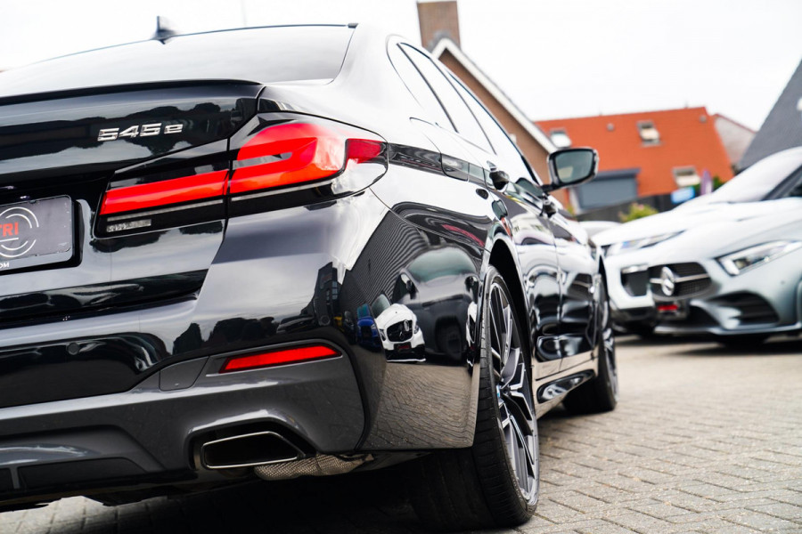 BMW 5 Serie 545e xDrive Business Edition Plus | Massage | Bowers & Wilkins | Schuifdak | LASER LED | BMW Driving Assisted | HuD |