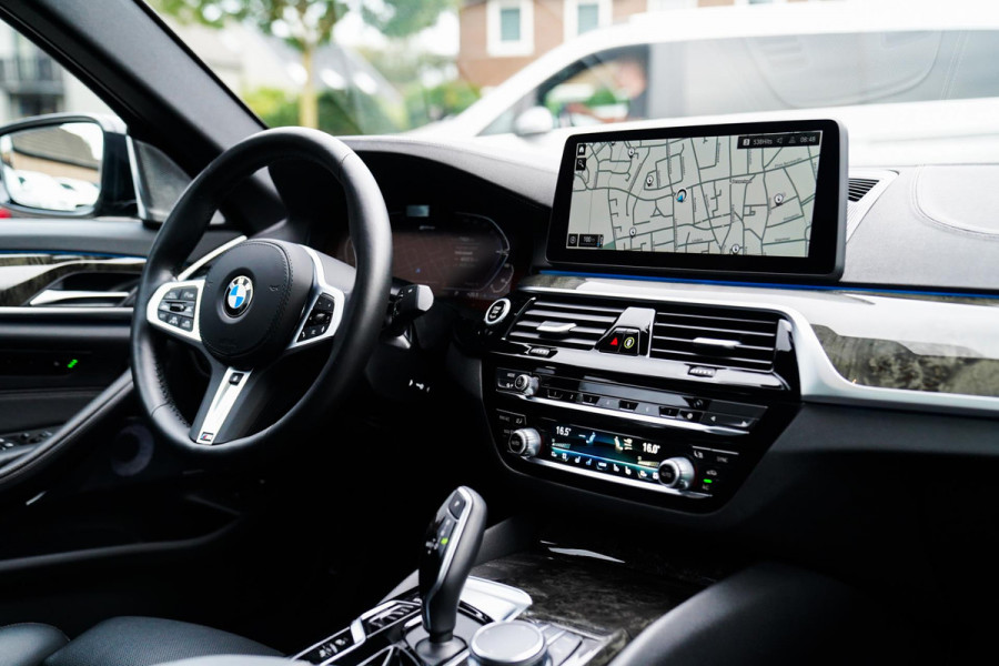 BMW 5 Serie 545e xDrive Business Edition Plus | Massage | Bowers & Wilkins | Schuifdak | LASER LED | BMW Driving Assisted | HuD |
