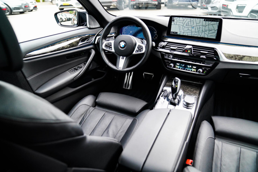 BMW 5 Serie 545e xDrive Business Edition Plus | Massage | Bowers & Wilkins | Schuifdak | LASER LED | BMW Driving Assisted | HuD |