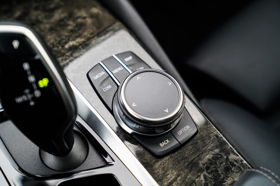 BMW 5 Serie 545e xDrive Business Edition Plus | Massage | Bowers & Wilkins | Schuifdak | LASER LED | BMW Driving Assisted | HuD |