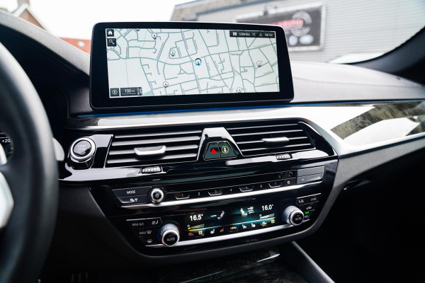 BMW 5 Serie 545e xDrive Business Edition Plus | Massage | Bowers & Wilkins | Schuifdak | LASER LED | BMW Driving Assisted | HuD |