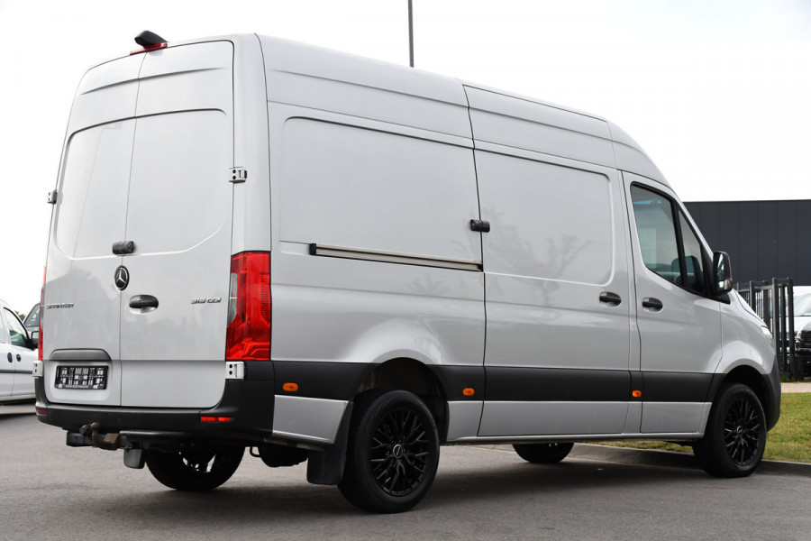 Mercedes-Benz Sprinter 319 V6 3.0 CDI L2H2 Camera, Cruise, 10,5'' Mbux, Automaat, Carplay, Multimedia, Trekhaak, Uniek!