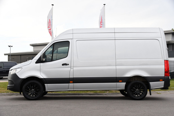 Mercedes-Benz Sprinter 319 V6 3.0 CDI L2H2 Camera, Cruise, 10,5'' Mbux, Automaat, Carplay, Multimedia, Trekhaak, Uniek!