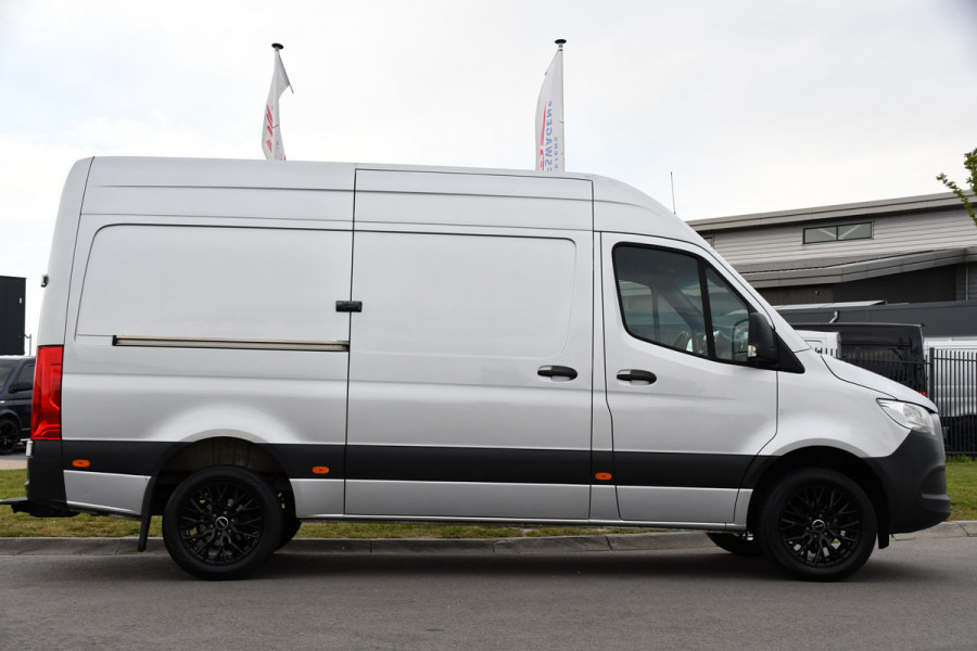 Mercedes-Benz Sprinter 319 V6 3.0 CDI L2H2 Camera, Cruise, 10,5'' Mbux, Automaat, Carplay, Multimedia, Trekhaak, Uniek!