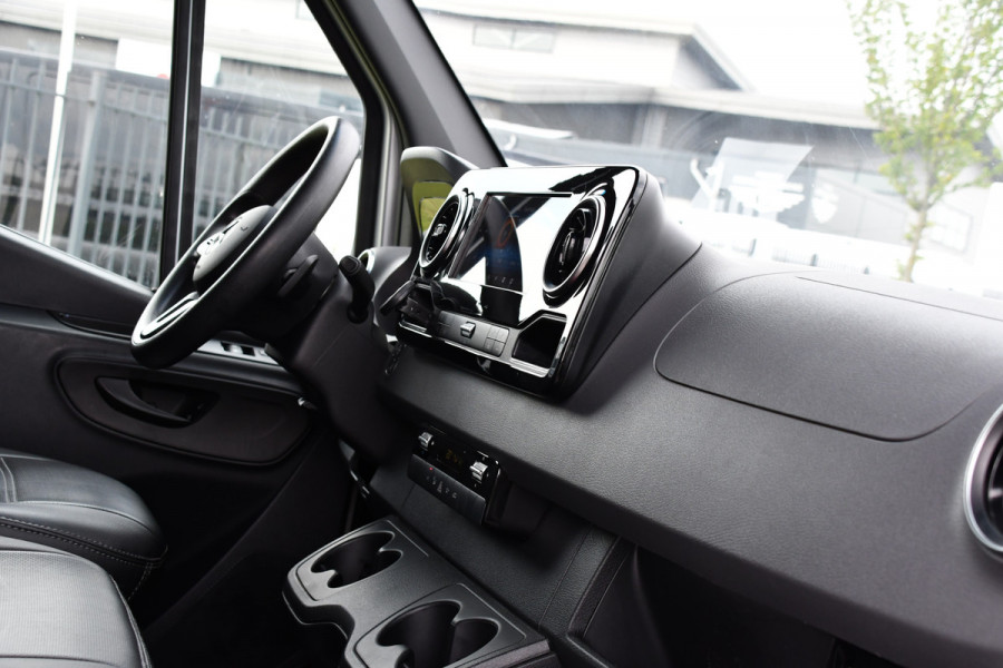 Mercedes-Benz Sprinter 319 V6 3.0 CDI L2H2 Camera, Cruise, 10,5'' Mbux, Automaat, Carplay, Multimedia, Trekhaak, Uniek!