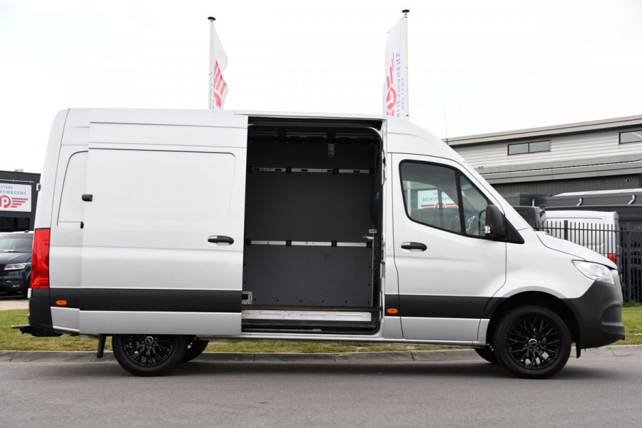 Mercedes-Benz Sprinter 319 V6 3.0 CDI L2H2 Camera, Cruise, 10,5'' Mbux, Automaat, Carplay, Multimedia, Trekhaak, Uniek!