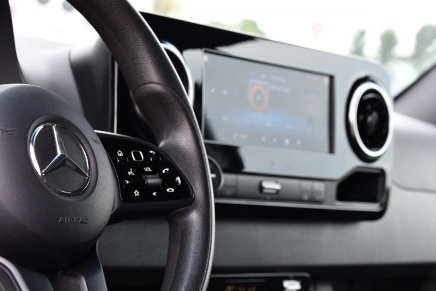 Mercedes-Benz Sprinter 319 V6 3.0 CDI L2H2 Camera, Cruise, 10,5'' Mbux, Automaat, Carplay, Multimedia, Trekhaak, Uniek!