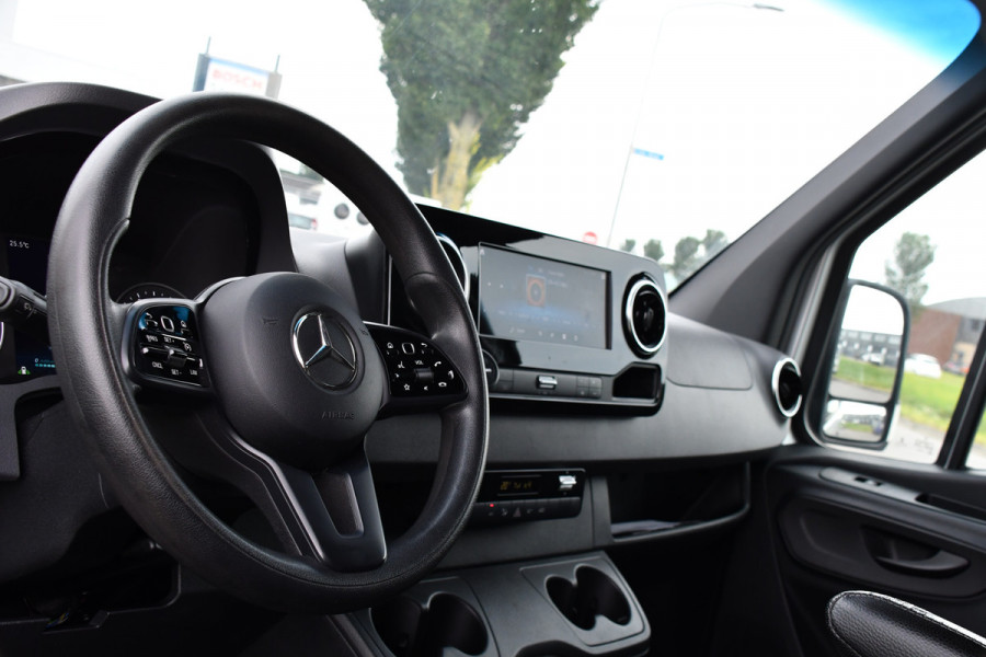 Mercedes-Benz Sprinter 319 V6 3.0 CDI L2H2 Camera, Cruise, 10,5'' Mbux, Automaat, Carplay, Multimedia, Trekhaak, Uniek!