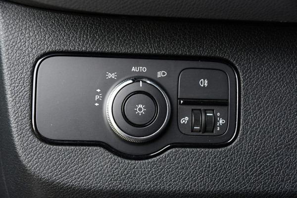 Mercedes-Benz Sprinter 319 V6 3.0 CDI L2H2 Camera, Cruise, 10,5'' Mbux, Automaat, Carplay, Multimedia, Trekhaak, Uniek!