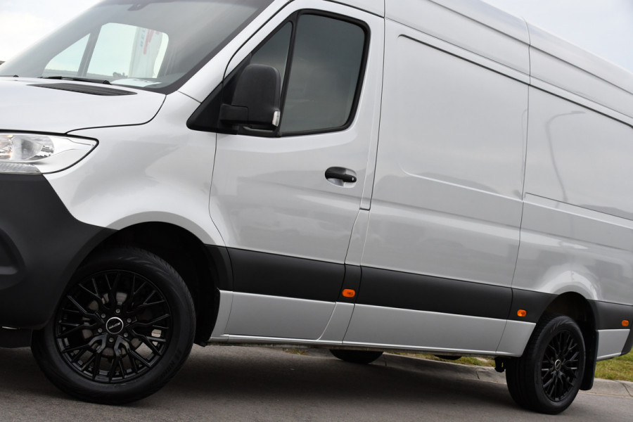 Mercedes-Benz Sprinter 319 V6 3.0 CDI L2H2 Camera, Cruise, 10,5'' Mbux, Automaat, Carplay, Multimedia, Trekhaak, Uniek!