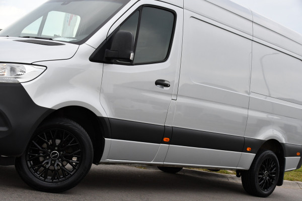 Mercedes-Benz Sprinter 319 V6 3.0 CDI L2H2 Camera, Cruise, 10,5'' Mbux, Automaat, Carplay, Multimedia, Trekhaak, Uniek!