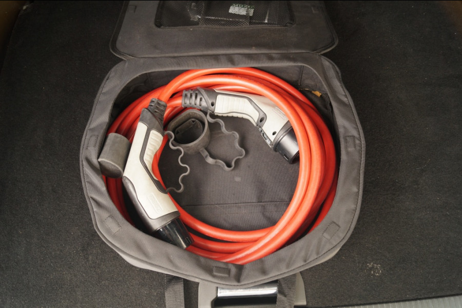 Peugeot e-2008 EV Allure Pack 50kWh -ECC-PDC-CAM-DAB-