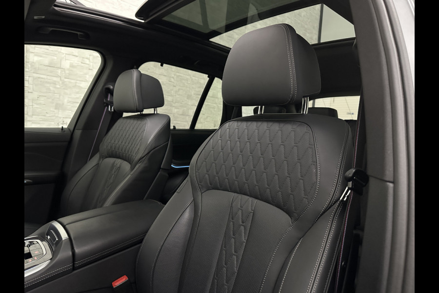 BMW X5 50e | M-Sport Pro | Performancepakket | Frozen Grey | Carbon Pakket | Indiv. Leder | 78500.= ex BTW | 12-2023 | Comfortstoelen met Ventilatie  | Isolatieglas | Keyless-Entry | Memory | M-Gordels | Stuurverwarming | Stoelverwarming V+A | Zonwering | Beker Koeling & Verwarming | Panorama | Standkachel | Carplay |
