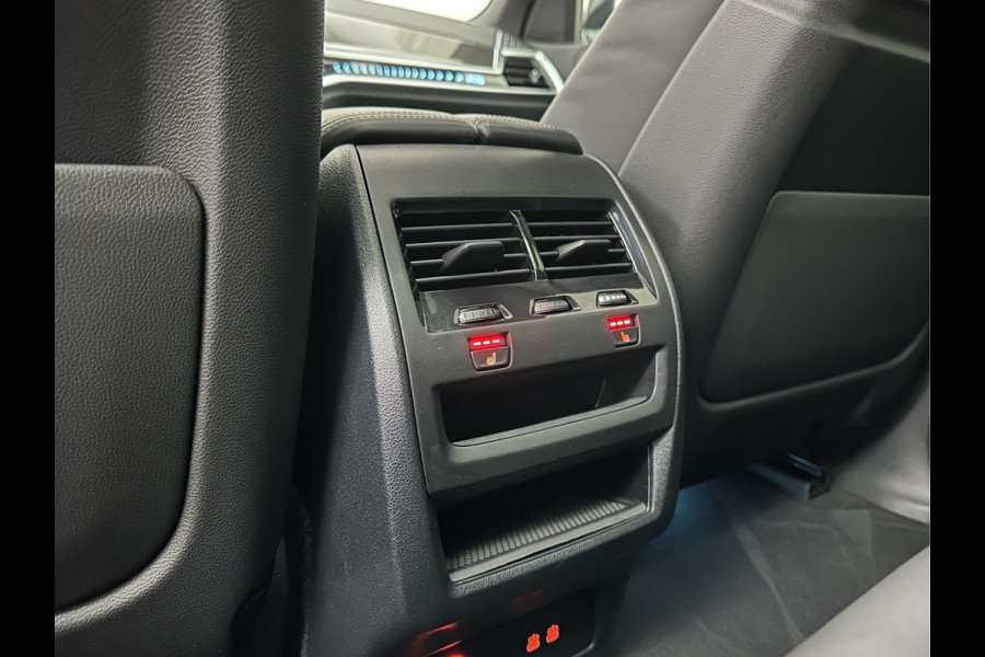 BMW X5 50e | M-Sport Pro | Performancepakket | Frozen Grey | Carbon Pakket | Indiv. Leder | 78500.= ex BTW | 12-2023 | Comfortstoelen met Ventilatie  | Isolatieglas | Keyless-Entry | Memory | M-Gordels | Stuurverwarming | Stoelverwarming V+A | Zonwering | Beker Koeling & Verwarming | Panorama | Standkachel | Carplay |