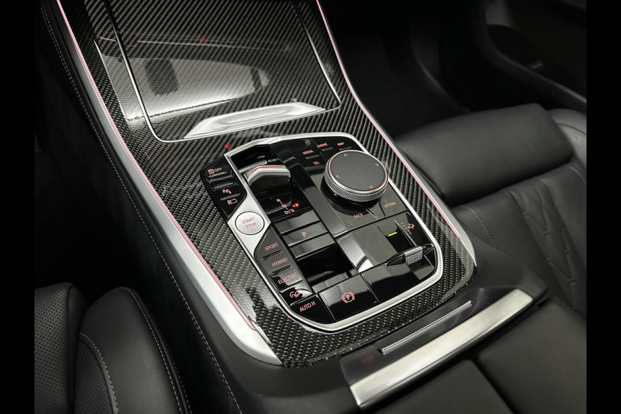 BMW X5 50e | M-Sport Pro | Performancepakket | Frozen Grey | Carbon Pakket | Indiv. Leder | 78500.= ex BTW | 12-2023 | Comfortstoelen met Ventilatie  | Isolatieglas | Keyless-Entry | Memory | M-Gordels | Stuurverwarming | Stoelverwarming V+A | Zonwering | Beker Koeling & Verwarming | Panorama | Standkachel | Carplay |