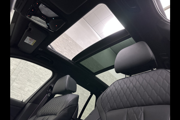 BMW X5 50e | M-Sport Pro | Performancepakket | Frozen Grey | Carbon Pakket | Indiv. Leder | 78500.= ex BTW | 12-2023 | Comfortstoelen met Ventilatie  | Isolatieglas | Keyless-Entry | Memory | M-Gordels | Stuurverwarming | Stoelverwarming V+A | Zonwering | Beker Koeling & Verwarming | Panorama | Standkachel | Carplay |