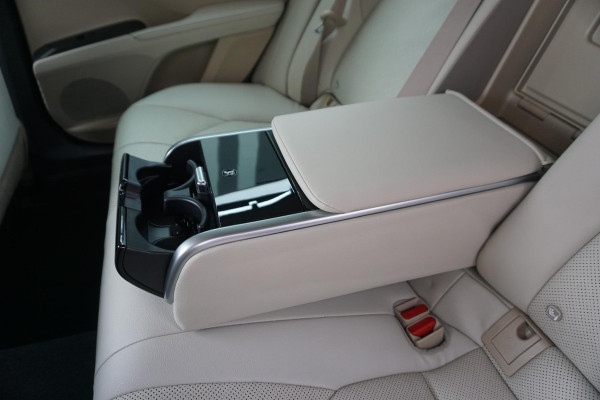 Toyota Camry 2.5 Hybrid Premium|100% Dealeronderhouden|1e Eig.| Geen import.