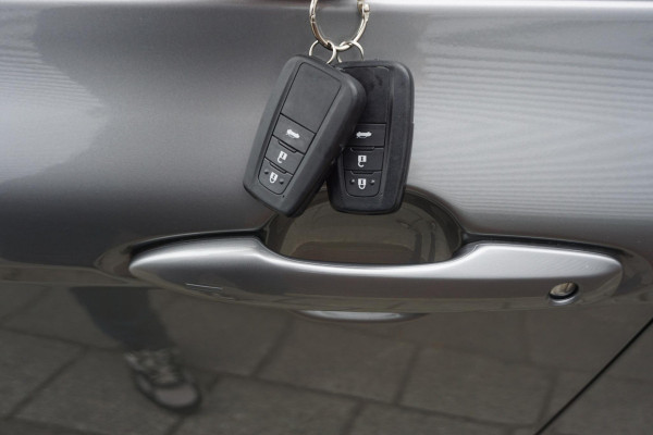 Toyota Camry 2.5 Hybrid Premium|100% Dealeronderhouden|1e Eig.| Geen import.