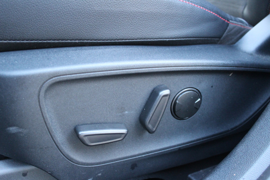 Ford Kuga 2.5 PHEV ST-Line X | Panoramadak | Trekhaak | BLIS | B&O | Head-up