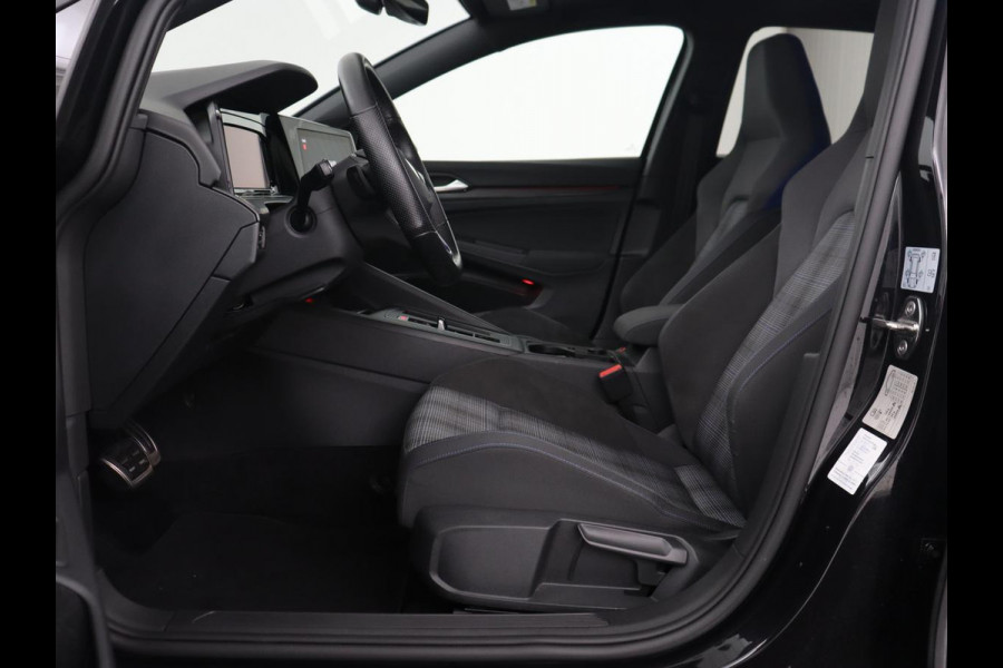 Volkswagen Golf 1.4 eHybrid GTE | Panoramadak | Camera | Carplay | Navigatie | Adaptive cruise | Sportstoelen | Sfeerverlichting | PHEV | Plug In