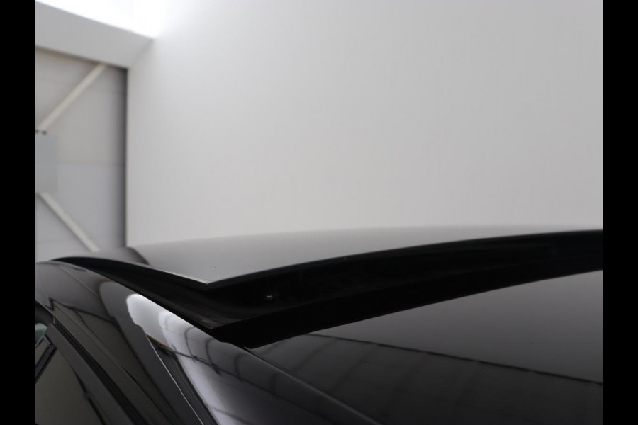 Volkswagen Golf 1.4 eHybrid GTE | Panoramadak | Camera | Carplay | Navigatie | Adaptive cruise | Sportstoelen | Sfeerverlichting | PHEV | Plug In