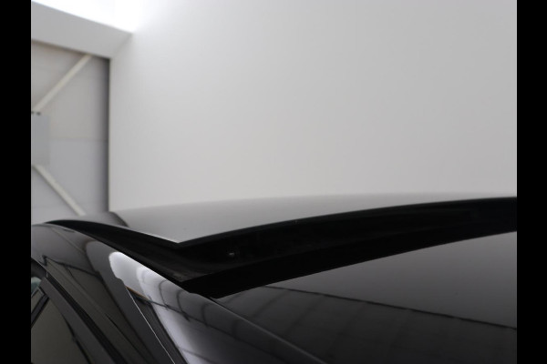 Volkswagen Golf 1.4 eHybrid GTE | Panoramadak | Camera | Carplay | Navigatie | Adaptive cruise | Sportstoelen | Sfeerverlichting | PHEV | Plug In