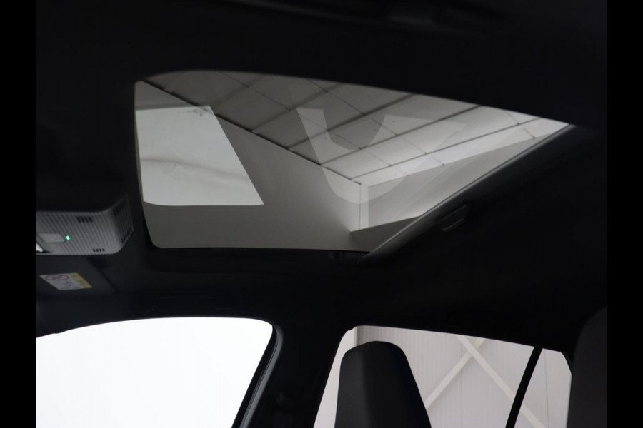 Volkswagen Golf 1.4 eHybrid GTE | Panoramadak | Camera | Carplay | Navigatie | Adaptive cruise | Sportstoelen | Sfeerverlichting | PHEV | Plug In