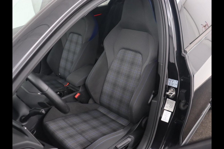Volkswagen Golf 1.4 eHybrid GTE | Panoramadak | Camera | Carplay | Navigatie | Adaptive cruise | Sportstoelen | Sfeerverlichting | PHEV | Plug In