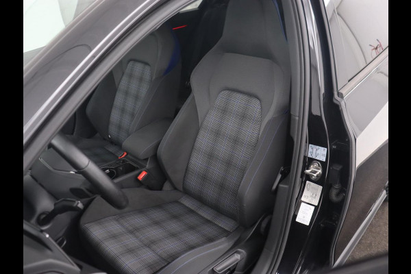 Volkswagen Golf 1.4 eHybrid GTE | Panoramadak | Camera | Carplay | Navigatie | Adaptive cruise | Sportstoelen | Sfeerverlichting | PHEV | Plug In