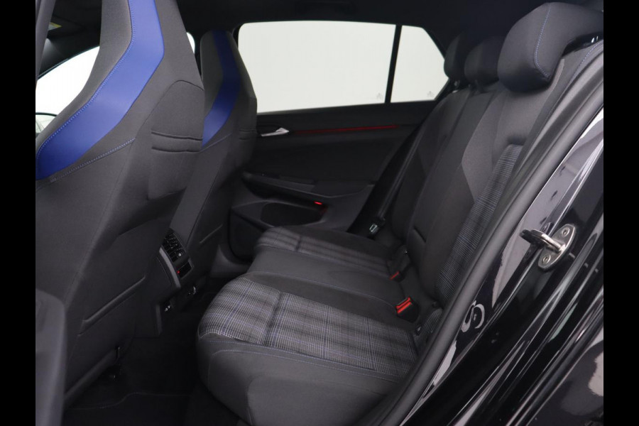 Volkswagen Golf 1.4 eHybrid GTE | Panoramadak | Camera | Carplay | Navigatie | Adaptive cruise | Sportstoelen | Sfeerverlichting | PHEV | Plug In