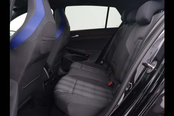 Volkswagen Golf 1.4 eHybrid GTE | Panoramadak | Camera | Carplay | Navigatie | Adaptive cruise | Sportstoelen | Sfeerverlichting | PHEV | Plug In