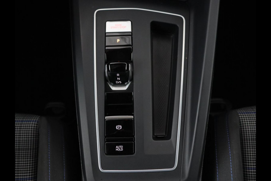 Volkswagen Golf 1.4 eHybrid GTE | Panoramadak | Camera | Carplay | Navigatie | Adaptive cruise | Sportstoelen | Sfeerverlichting | PHEV | Plug In