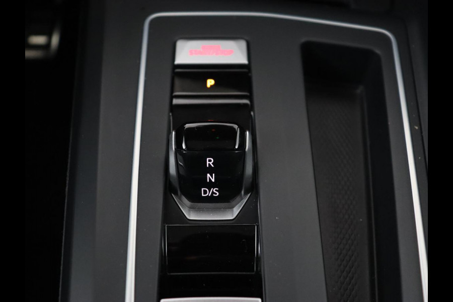 Volkswagen Golf 1.4 eHybrid GTE | Panoramadak | Camera | Carplay | Navigatie | Adaptive cruise | Sportstoelen | Sfeerverlichting | PHEV | Plug In