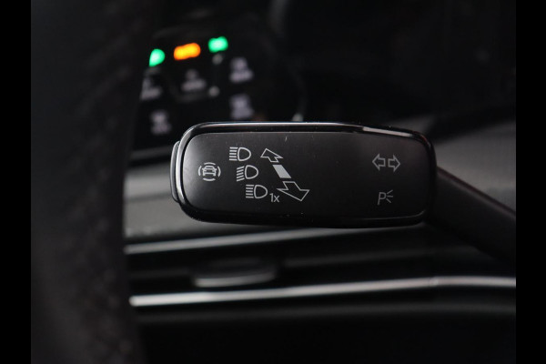 Volkswagen Golf 1.4 eHybrid GTE | Panoramadak | Camera | Carplay | Navigatie | Adaptive cruise | Sportstoelen | Sfeerverlichting | PHEV | Plug In