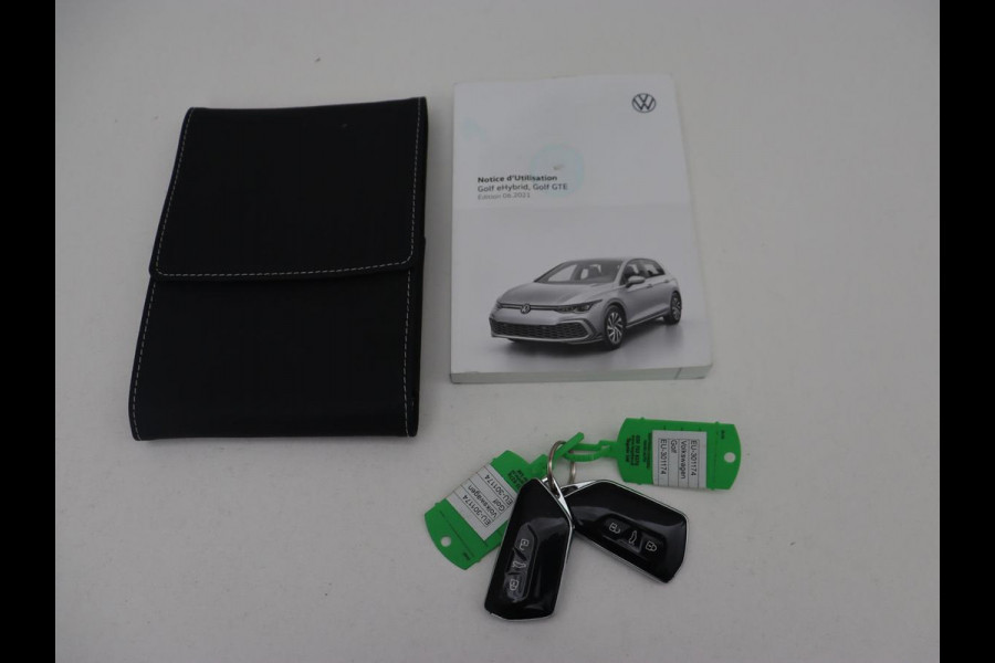 Volkswagen Golf 1.4 eHybrid GTE | Panoramadak | Camera | Carplay | Navigatie | Adaptive cruise | Sportstoelen | Sfeerverlichting | PHEV | Plug In