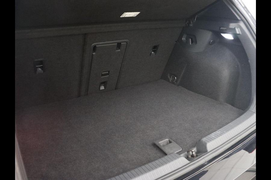 Volkswagen Golf 1.4 eHybrid GTE | Panoramadak | Camera | Carplay | Navigatie | Adaptive cruise | Sportstoelen | Sfeerverlichting | PHEV | Plug In