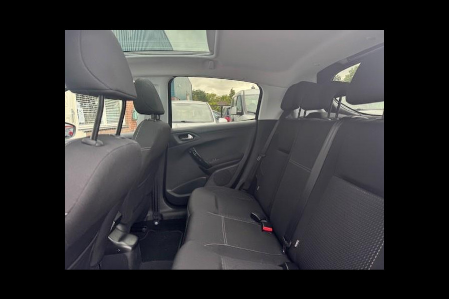 Peugeot 208 1.2 Automaat GT-line - Panorama dak -Camera -LED