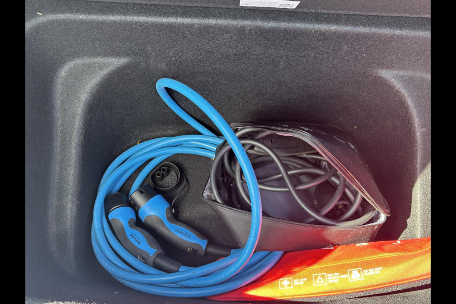 Tesla Model Y Performance AWD 75 kWh TREKHAAK | RIJKLAARPRIJS INCL. TESLA GARANTIE t/m 03-2027/80.000km accu en aandrijflijn t/m 03-2031/192.000km