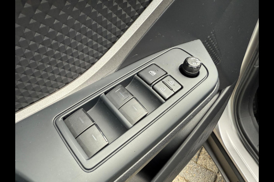 Toyota C-HR 1.8 Hybrid DYNAMIC, CarPlay, Full LED, Camera