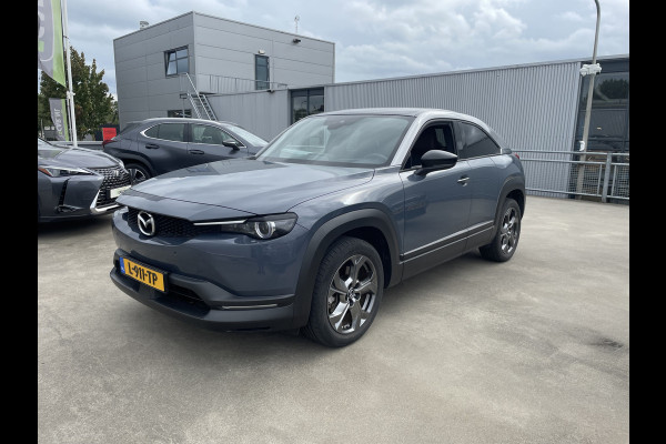 Mazda MX-30 e-SkyActiv 145 First Edition 36 kWh | Achteruitrijcamera | Adaptieve cruise control | Head-up Display | Verwarmde voorstoelen | Meer foto's volgen!