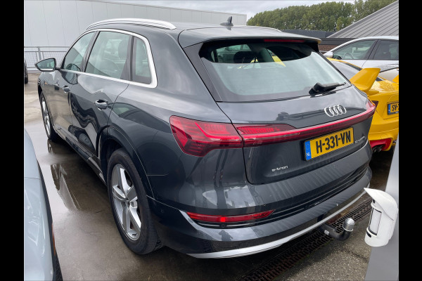 Audi e-tron 50 quattro Launch edition 71 kWh | Luchtvering | Parkeersensoren voor en achter | Aluminium dakreling | Meer foto's volgen!